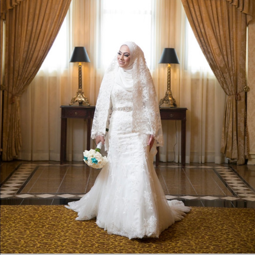 Wedding dress for sale! - Picture 5 of 7